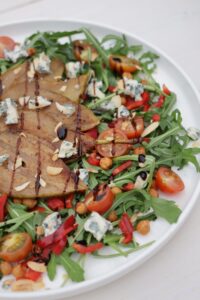 648196f0323cf5cd26392390 Salade met gebakken peer en blauwe kaas